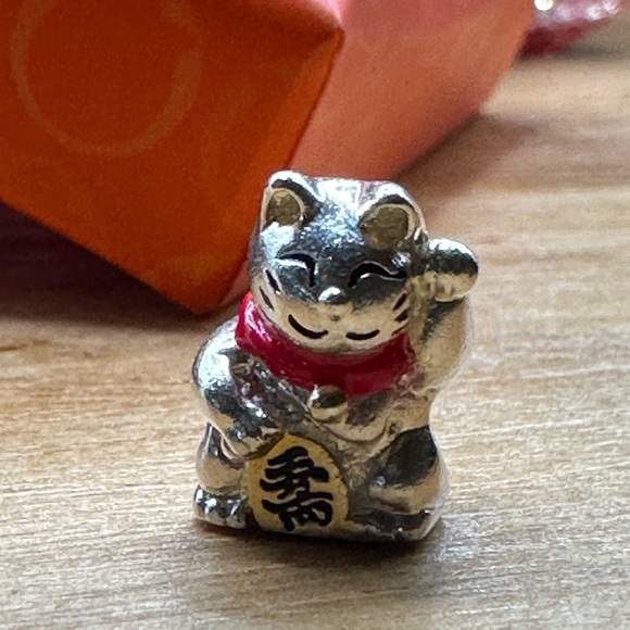 Chinese lucky cat charm (sterling silver) - Picture 8 of 9